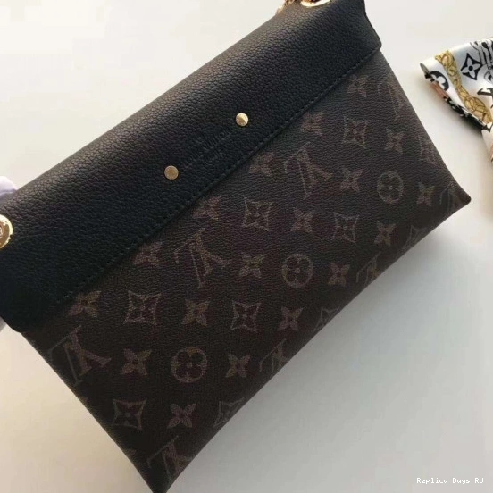 Affordable Louis PALLAS Vuitton CHAIN 0818